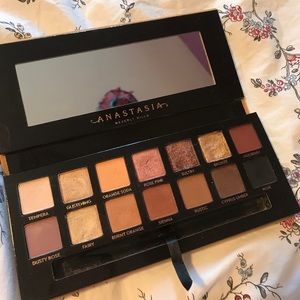 Anastasia beverly hills soft glam palette
